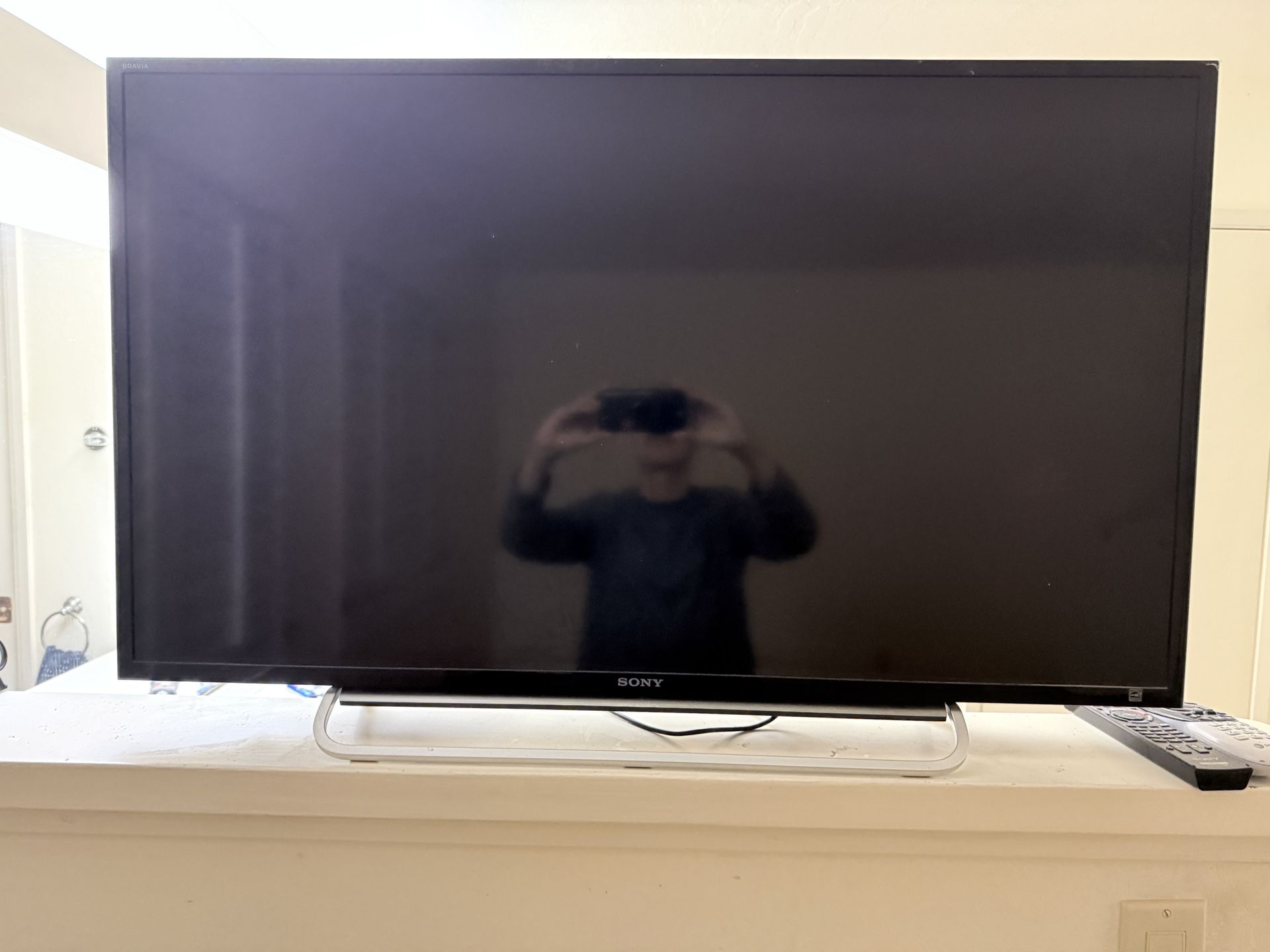 Sony 40” BRAVIA LED Smart TV – Great Condition