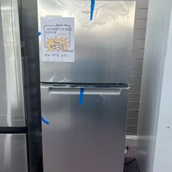 Refrigerator Small 24” In New 