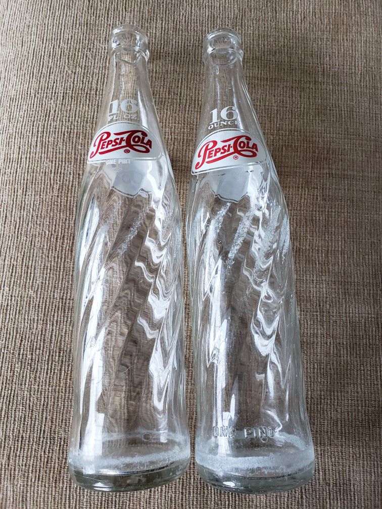 Two (2) Vintage Pepsi Cola Glass Bottle One Pint Swirl 16 oz Soda Pop Collectible Twist