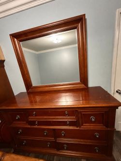 Stanley Furniture solid wood dresser with a large matching mirror included. This is a heavy, sturdy, high-quality piece with multiple spacious drawers