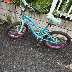 girls schwinn 20” bike like new
