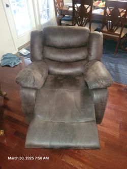 2 Yr. Old Twin Oversized Recliners