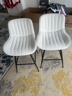 2 bar stools