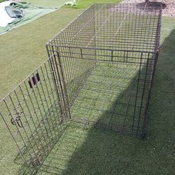 Large Clean metal kennel no bottom tray can order on online or put doggy bed inside asking $40 cash must pick up Broadway and apache buckeye az check