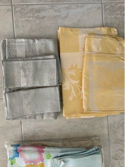 Bundle of vintage table linens and napkins
