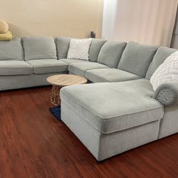 U shaped sectional W/pull Out 