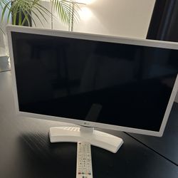 LG 24” TV – Perfect Also for Fire Stick