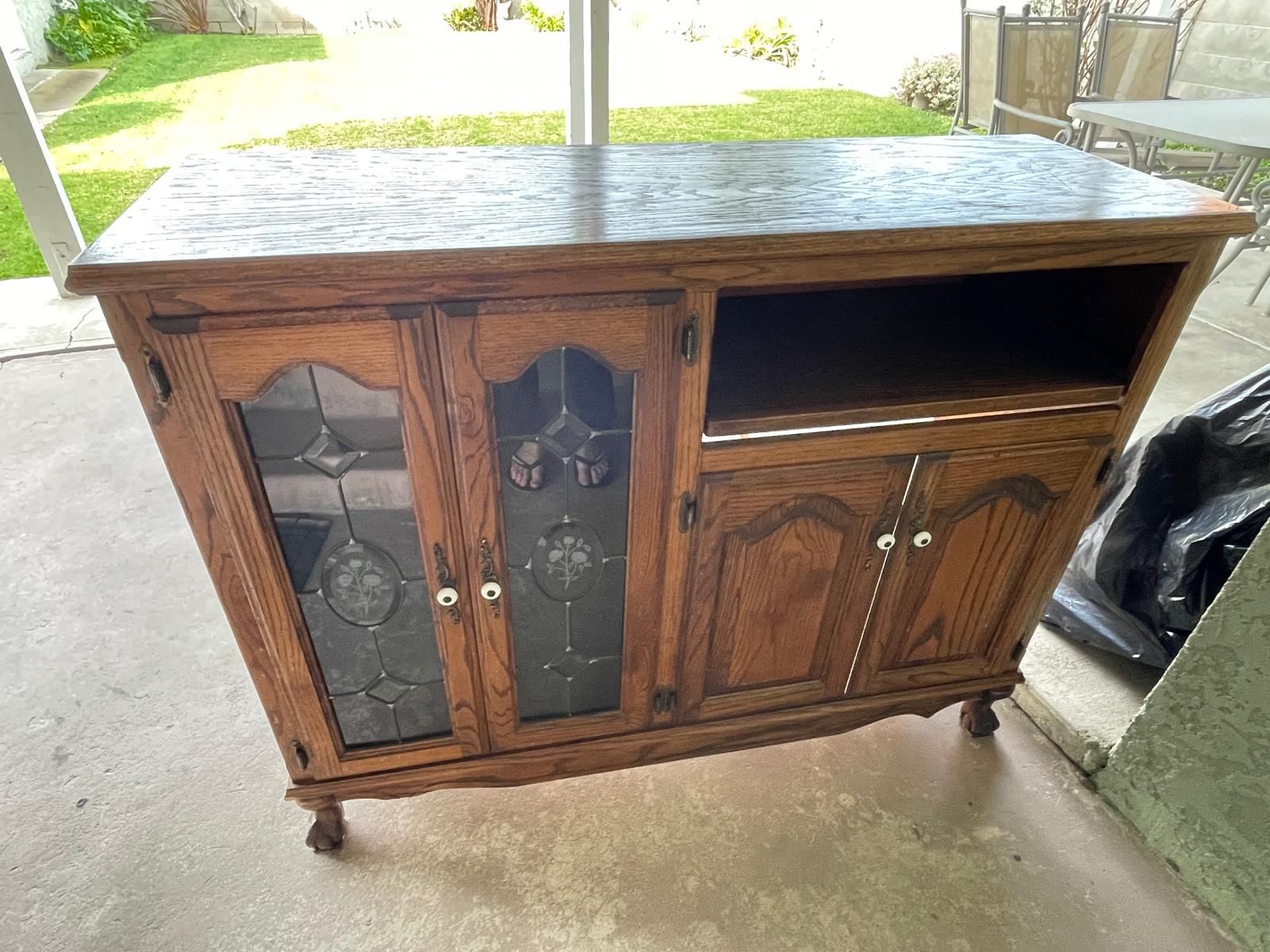 Decorative cabinet with regular shelves and a pull-out shelf