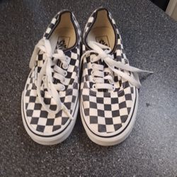LIKE NEW VANS. SIZE. WOMANS. 8. MENS. 6.5