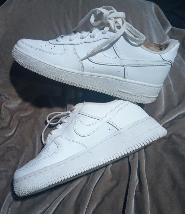 Nike Air Force 1 (Like New)
