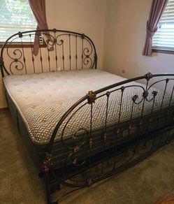 Super nice electric king size bed