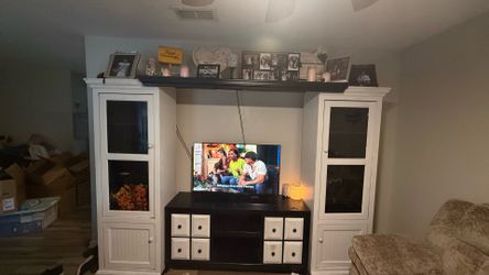Entertainment center