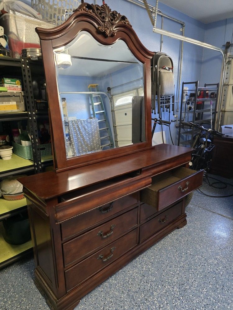 Wood Dressing Table With 8 Drawers And Mirrors On Sale