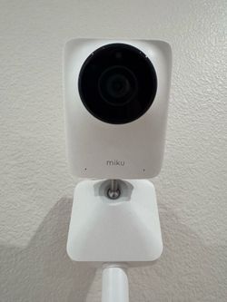 Miku Pro Smart Baby Monitor w/ Floor Stand