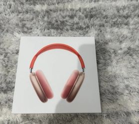 red apple airpod max 