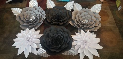 Paper flowers and paper roses. Flores de papel