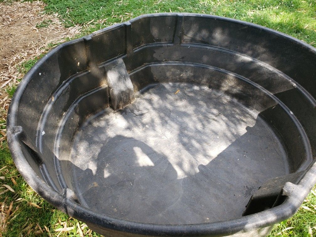 Rubbermaid 300 gallon stock tank for Sale in Marietta, PA OfferUp