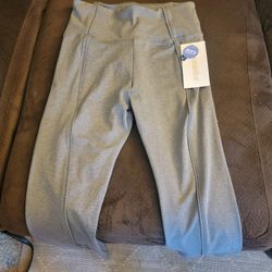 NWT Marika CAPRI- Large