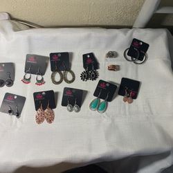Earrings 