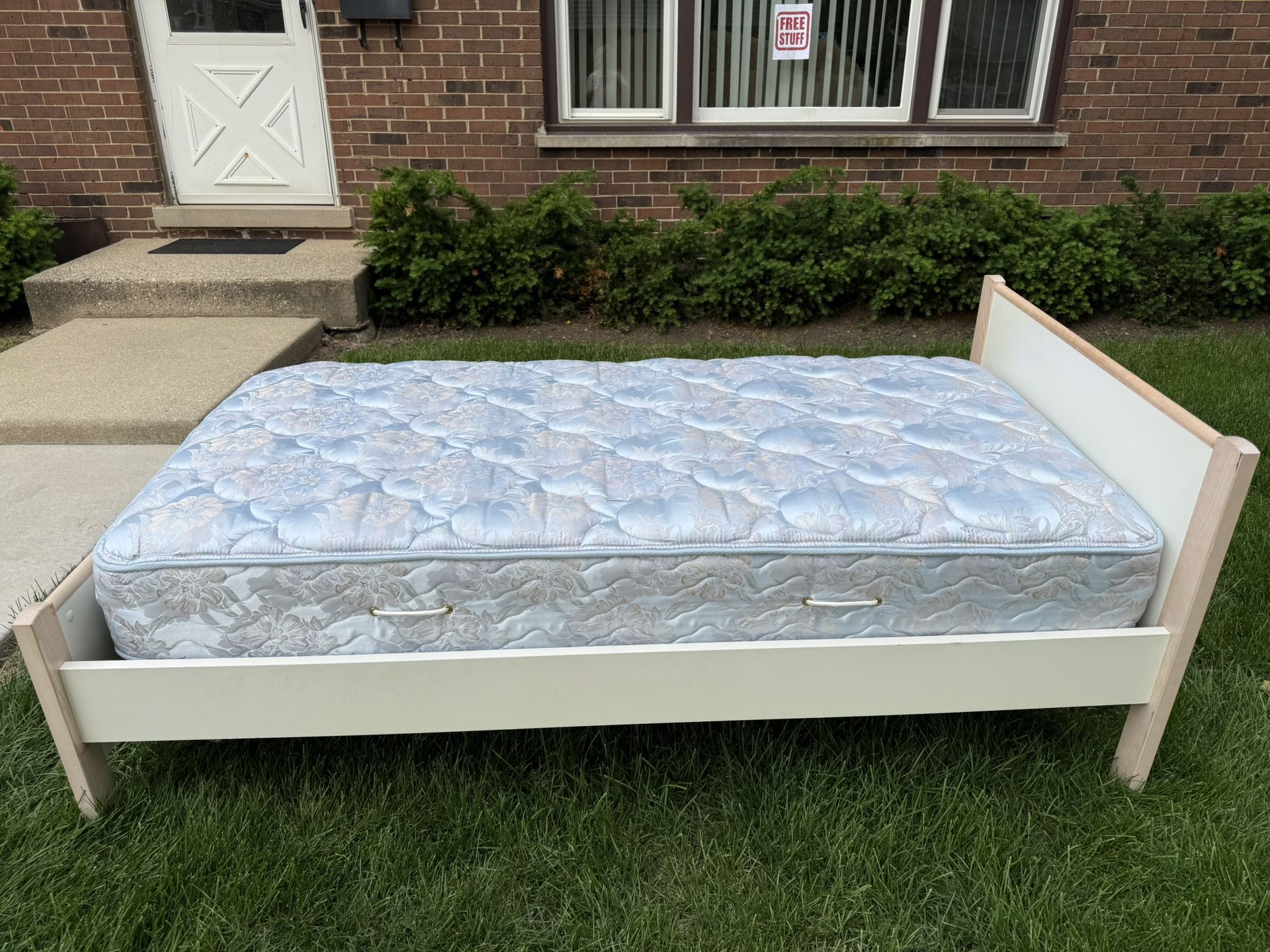 Twin Size Bed with Mattress – FREE
