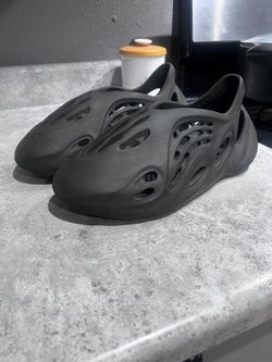 YEEZY FOAM RUNNERS