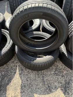 2 llantas 215/55R17  dela MICHELIN 95% de vida por $140