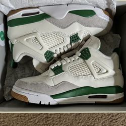 Jordan 4 SB Pine Green Size 6.5