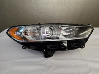 2013–2016 Ford Fusion Headlight Assembly RH Passenger Side Halogen Projector
