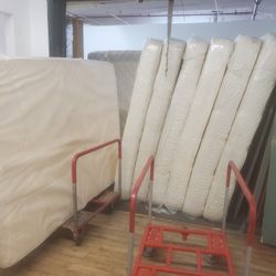 QUEEN BED, MATTRESS, BOXSPRING SET USED....LIKE NEW (HOME36)