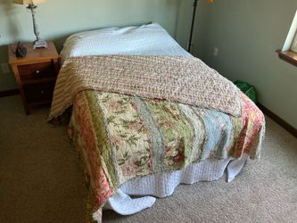 Queen Comforter & 2 Shams - Shabby Chic, Cottage, Cabin Style