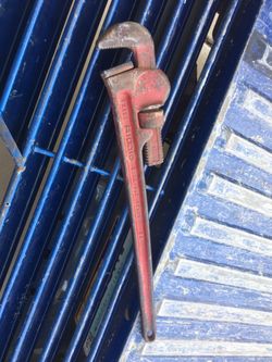 Pipe wrench 24”