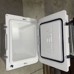 Yeti cooler 35 tundra 