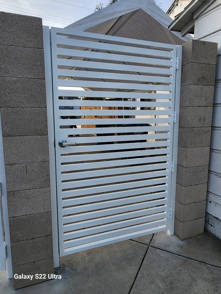 Modern Side Gate