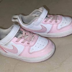 Toddler Nikes 8c