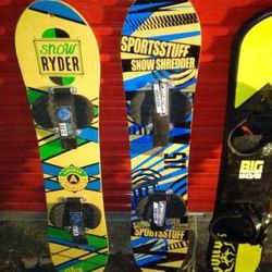 In excellent Conditions Set Of 3 newer wood Snowboards