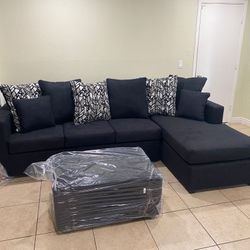 Sectional With Ottoman And Pillows !!brand New Un Stock Factory Plastic!!