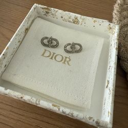 Dior stud Earrings