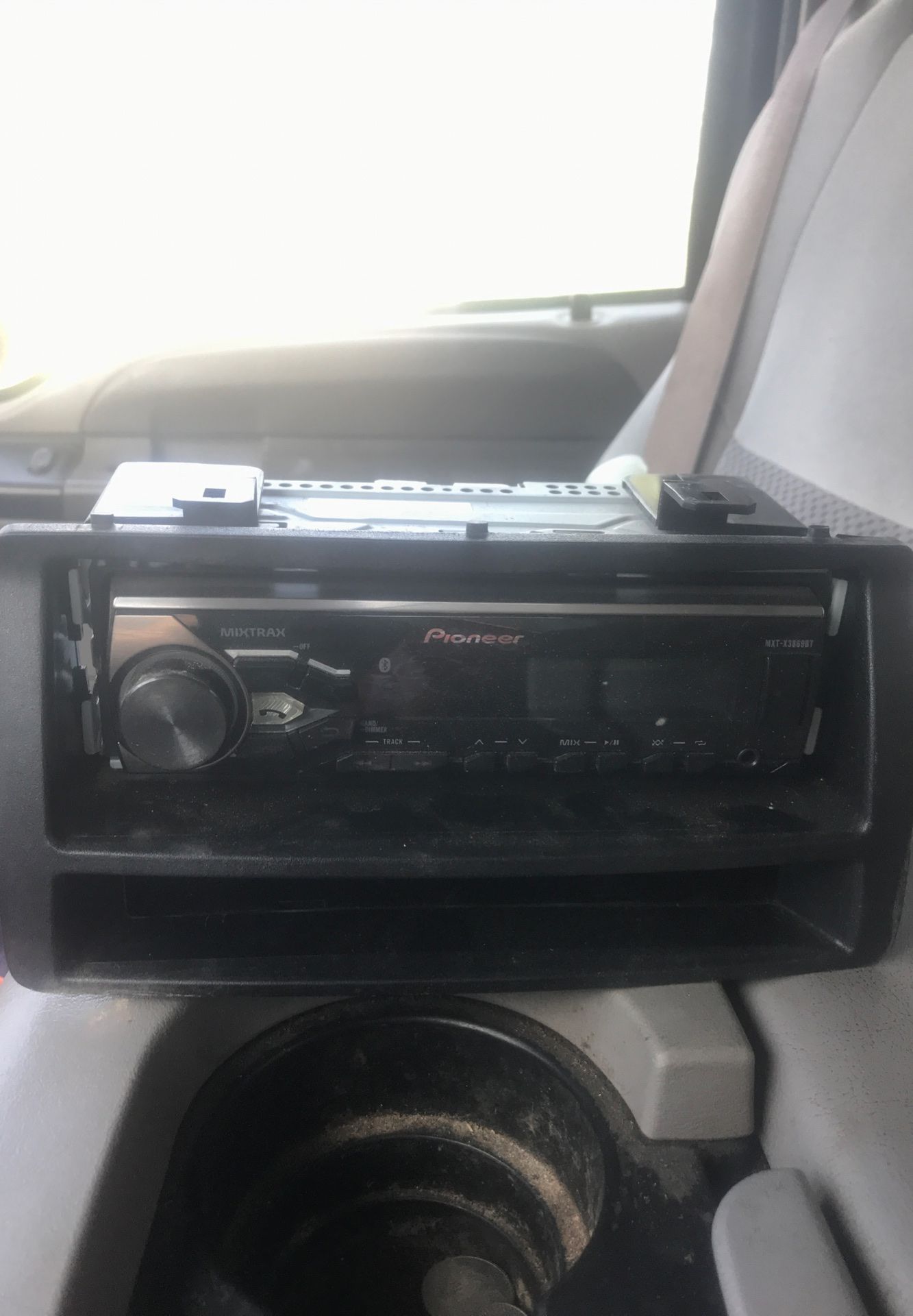 Radio pioneer listo para instalar en Toyota corolla 2005
