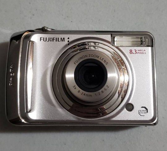 Fuji finepix A800, 8.3mp digital camera takes AA batteries