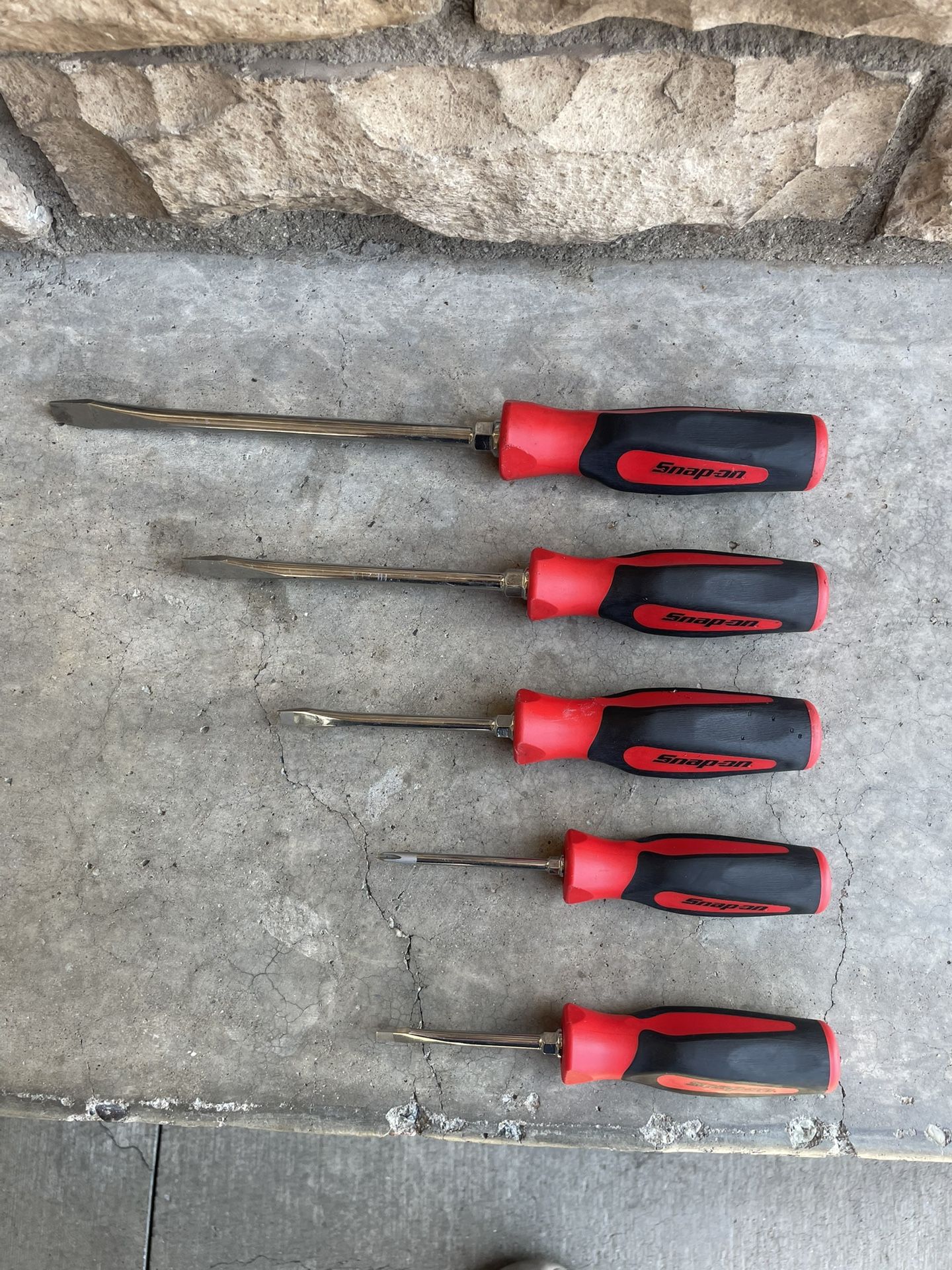 Snap-On 5 Screwdrivers red and black hard grip handle designed for comfort and a secure hold.