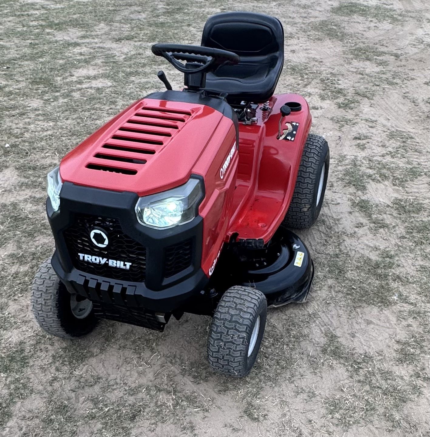 2023 TROY BILT RIDING LAWN MOWER