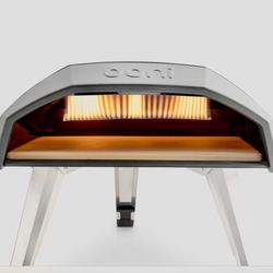 Ooni Koda 12 Pizza Oven - With Two Peels