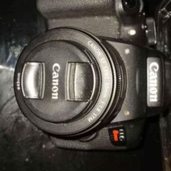 Canon EOS Rebel T6i DSLR With Len