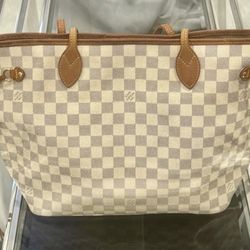 Louis Vuitton Neverfull MM Tote