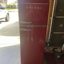 GALANZ TOP FREEZER REFRIGERATORS