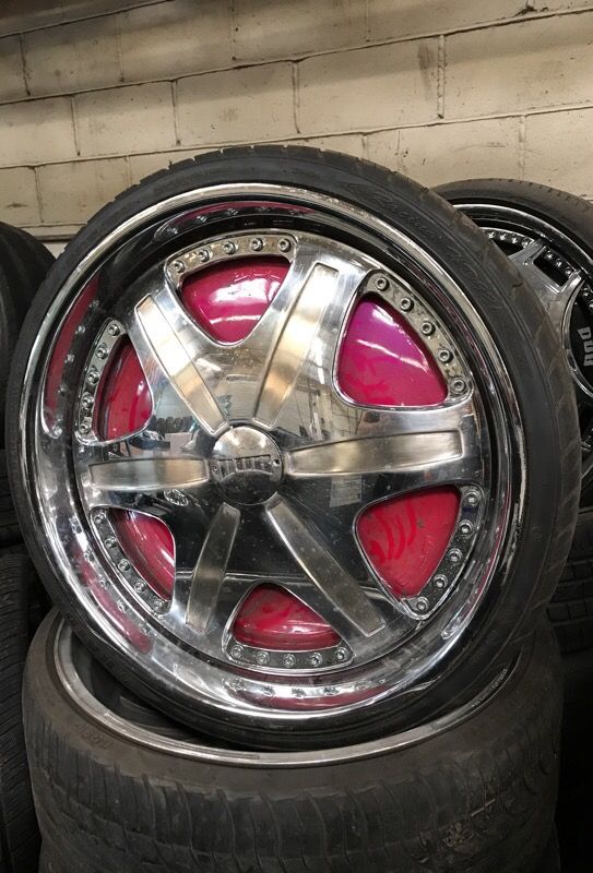 24" Dub Trump Spinners/Floaters with Tires $1295.00