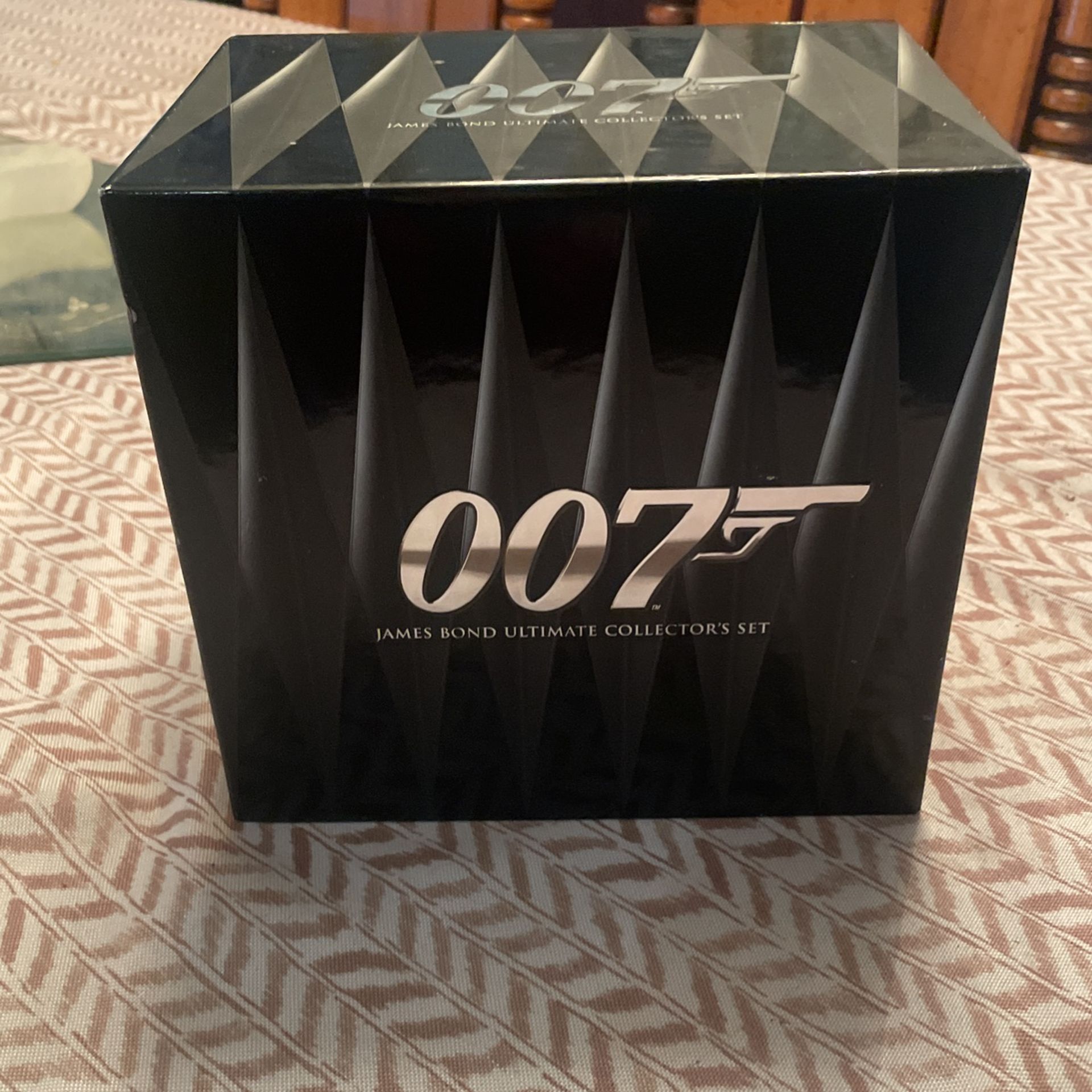 James Bond Ultimate DVD Collector’s Set