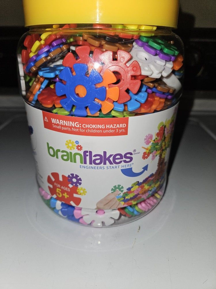 Kid Building Toy, Brain Flakes Bucket, Over 500 Pieces, $5 If Picked Up. $6 If Shipped