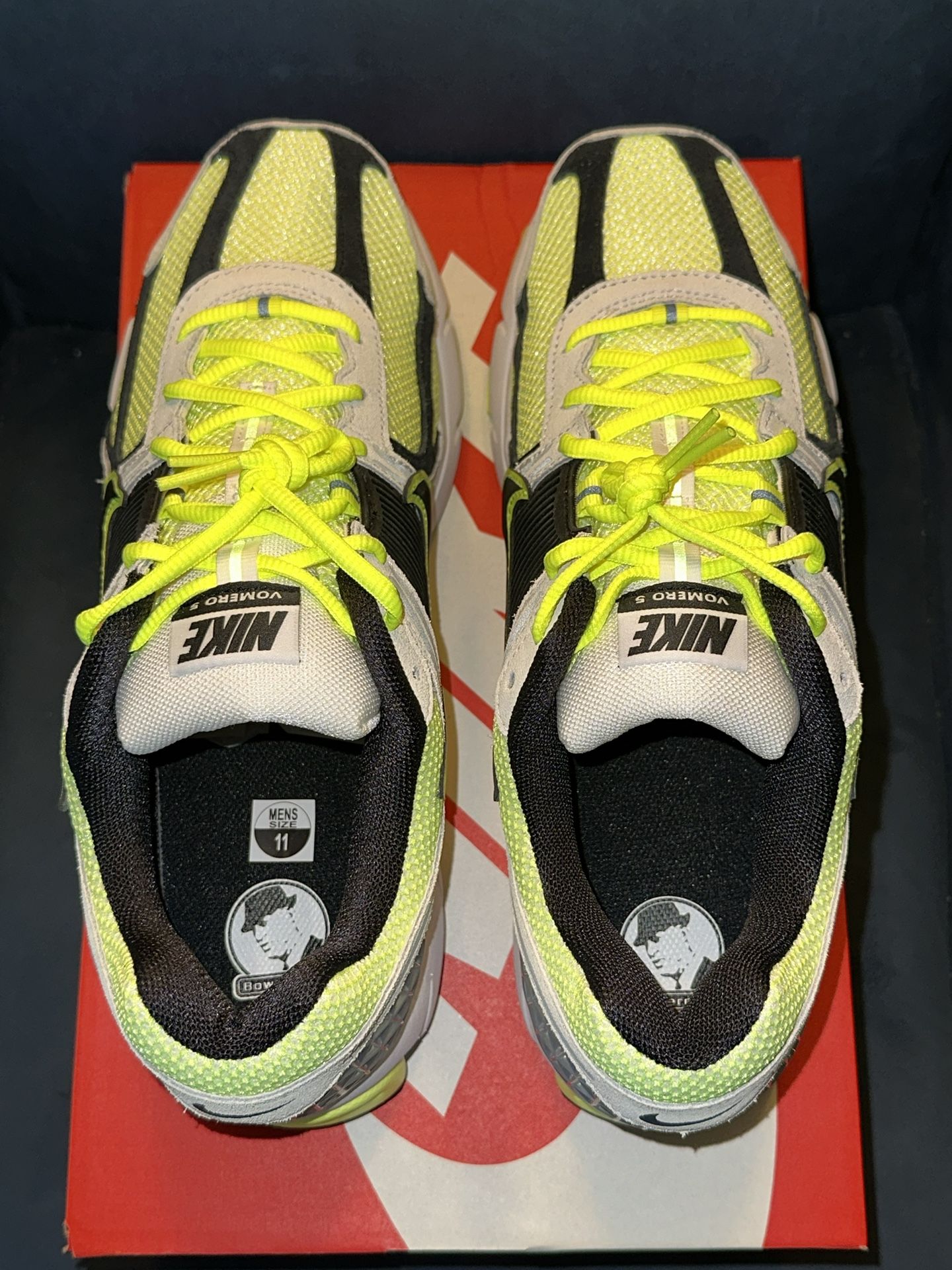 NEW NIKE ZOOM VOMERO 5 Running Shoes Sz 11 Volt Black
