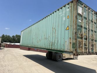 Moving? Need Storage? Shipping Containers are the solution! 🤩 Message for a FREE quote!